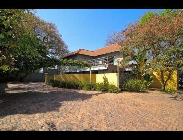 854M² BUILDING FOR SALE IN BRAMLEY